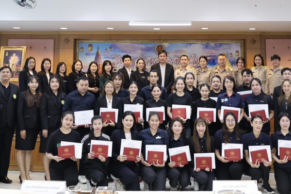 กลุ่มเซ็นทรัล ร่วมกับวิทยาลัยเทคนิคเชียงใหม่ ได้จัดหลักสูตรการอบรมพัฒนาทักษะภาษาและวัฒนธรรมจีน รุ่นที่ 3 ภายใต้โครงการโรงเรียนร่วมพัฒนา (Partnership schools)