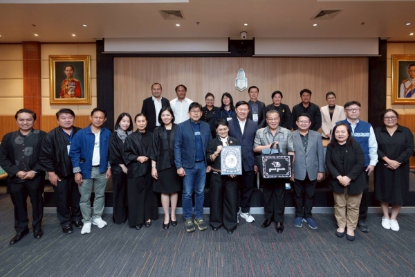 คุณพิชัย จิราธิวัฒน์ ถ่ายทอดประสบการณ์ขับเคลื่อนตลาดอัตลักษณ์วัฒนธรรม ภายใต้โครงการ “เซ็นทรัลทำ” ณ สถาบันพระปกเกล้า